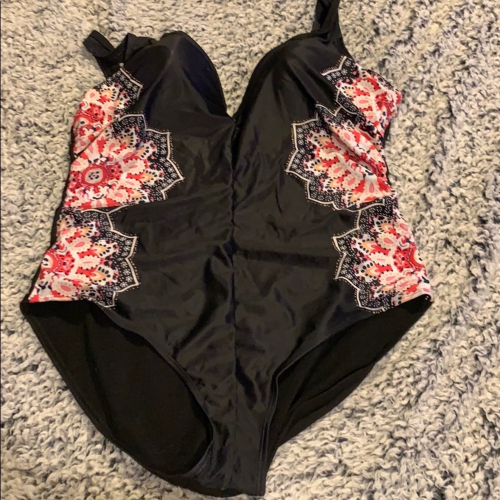 Size large padded breast bathing suit